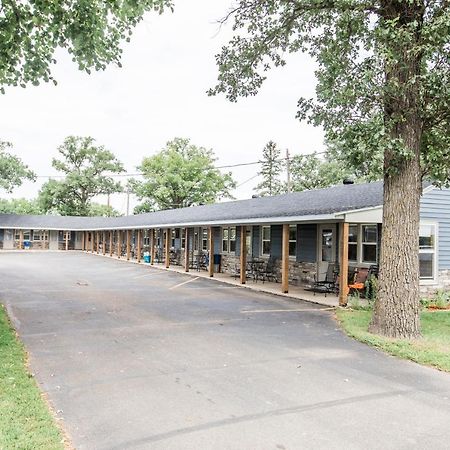 Lakes Inn Detroit Lakes Buitenkant foto