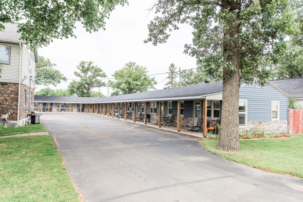 Lakes Inn Detroit Lakes Buitenkant foto
