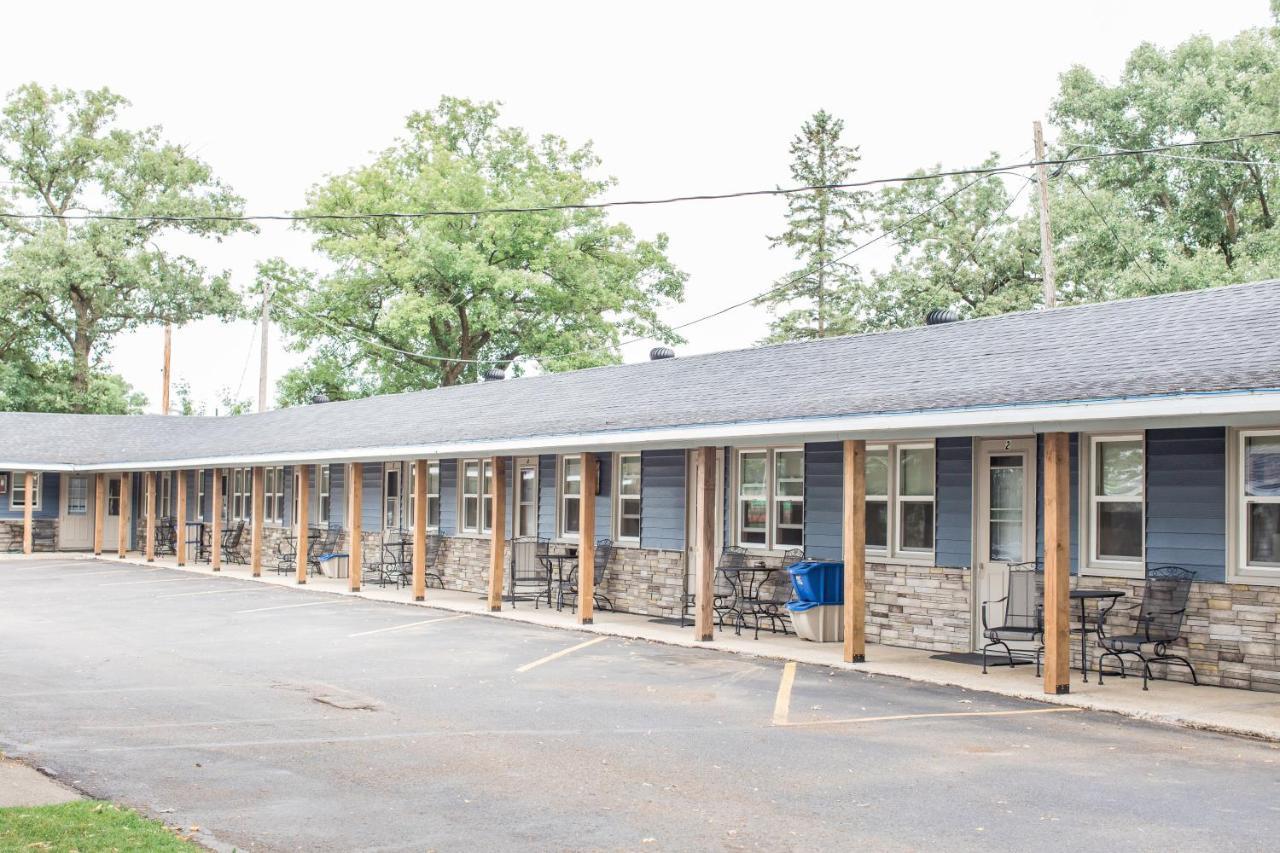 Lakes Inn Detroit Lakes Buitenkant foto