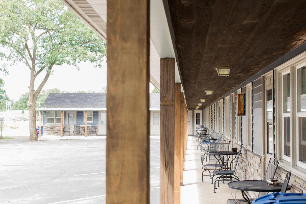 Lakes Inn Detroit Lakes Buitenkant foto